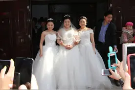 河南一农户，三个大学生女儿同一天结婚，差一小时分别被新郎娶走图片