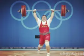 举重运动员冒死一举为国争光夺得奥运金牌，下台后立马送抢救室图片