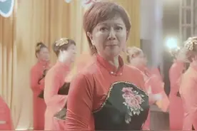 59岁蔡明片场花絮曝光，腰身圆润难掩老态，频怼张双利太毒舌图片