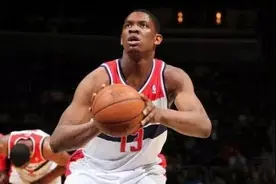 NBA吃货食量多大？库里一顿吃4份盒饭，大梦拍广告吃下100块炸鸡图片