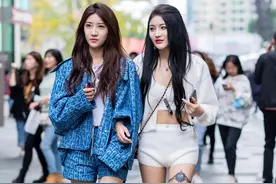 看街拍 学穿搭：颜值高 身材好的10组闺蜜穿搭示范图片