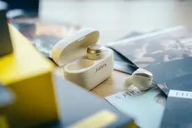 耳机圈儿严重同质化如何破局？捷波朗Elite 75t：跨界升级就行图片
