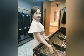 就是不减肥！林妙可穿旗袍肚子撑得圆溜溜，荷叶袖也难挡圆润胳膊图片