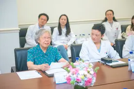 烧伤科名家92岁遗孀百万捐款赠瑞金医院，对领奖后学要求一点：好好学医图片