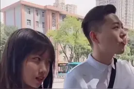 “最嫩老爸”火了，和女儿站一起被误认成情侣，老师：不要早恋图片