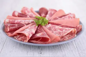 这5种肉是人工合成的，别贪图便宜了，少给孩子吃，没啥营养图片