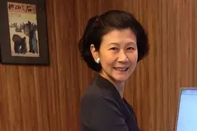 身为李嘉诚女友，相伴29年至今未婚，谁还敢这么轻慢她图片