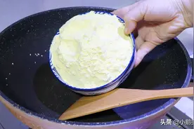 1碗玉米面简单一炒，1个月早餐都有了，低脂饱腹，营养又解馋图片