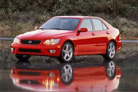 曾经对标3系，如今残破不堪，5万买台01年的雷克萨斯IS200图啥？图片