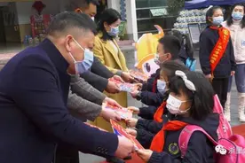 “开学啦！”金华各小学“花式”迎接学生返校，家长：真想再做一回小学生……图片