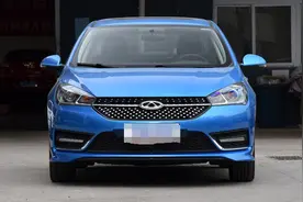 奇瑞艾瑞泽5，前脸堪比奔驰，出厂不足7万，关键油耗才3毛多图片