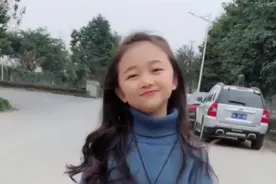 高颜值“袖珍女”嫁人了，30多岁拥有10岁童颜，父母含泪送嫁图片