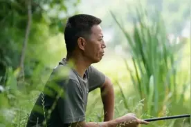 兵王王忠心退伍后，女儿考入国防科技大学，同学不知其真实身份图片