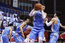 人设崩了！翟晓川发文遭群嘲，打球太脏已成惯犯？图片