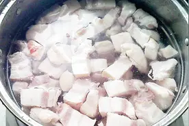 煮肉为啥要放点小苏打？很多人不知道有啥用，看看吧！视频封面