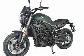 幼狮800即将迎来升级，排量提升至799cc，并且还伴随车身减重图片