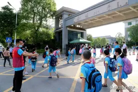 今天，韶关市第三批32万中小学生返校复课！画风是这样的图片