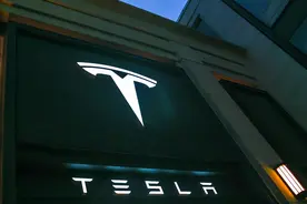 “812温州特斯拉失灵”事件反转：车主错把油门当刹车，向特斯拉道歉并赔偿5万元图片