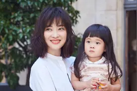 梅婷给女儿送幼儿园，“天价”学费一年20万，快快一周就不去了图片