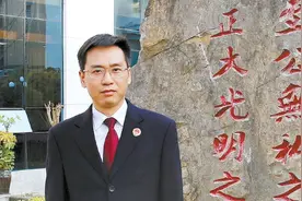 人物丨文雅书生“彪哥”图片