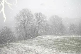 俗话说“雷打雪 人吃铁”，下雪天打雷真是凶兆吗？图片