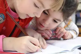 孩子话多像“唐僧”？麻省理工最新研究表明：爱聊天的孩子更聪明图片