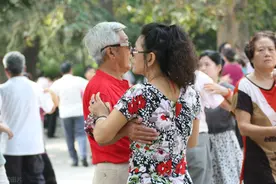 跳交谊舞的技巧图片