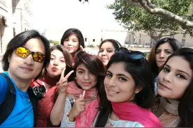 巴铁丈母娘拒绝女儿定居中国，不远千里来相见，改变了想法：祝福图片