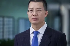 蓝月亮将上市，老板身价暴增500亿：从穷学生到大富豪，凭啥？图片