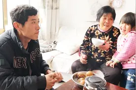 农村奶奶咳嗽不止，小伙给煮了一碗啥？喝一碗就管用了，比吃药强视频封面