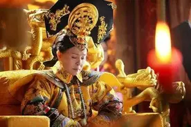 清朝时期两宫皇太后是如何区分的，她们之间谁的身份更加的尊贵？图片