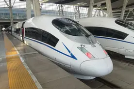 外网一段中国高铁“飙车”视频火了！可是美网友的回复非常有意思图片