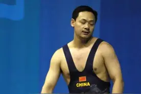 力拔山兮气盖世，古有霸王举鼎，今有中国大力士惊天一举震撼世界图片