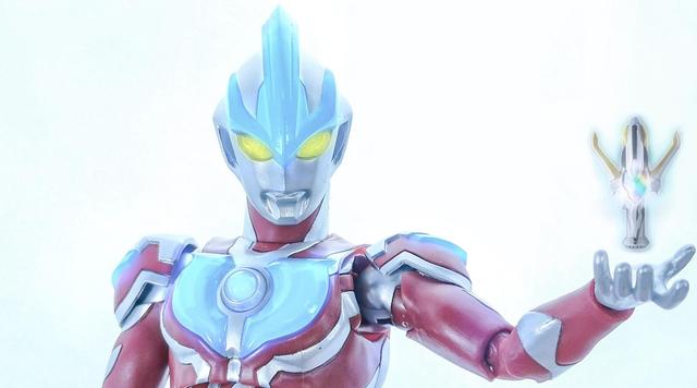 挣了钱却输了口碑，铠甲勇士拿瓦和银河奥特曼真的烂吗？