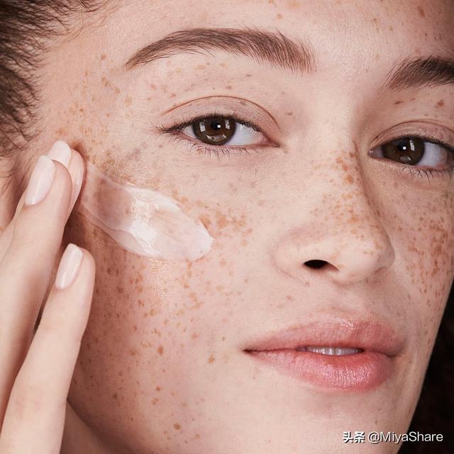 雅诗兰黛面霜全解析：入门选沁白，初抗老选红石榴，熟龄肌用智妍