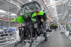 开裂打齿，大马力拖拉机犁耕作业遇困境，机体如纸糊般不堪一用图片