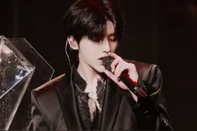 年度最受欢迎男歌手：王俊凯第一，华晨宇第七，蔡徐坤没看错吧图片