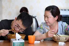 高考倒计时10天！这位“陪考妈妈的72小时”让人泪目图片