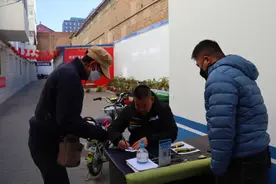 创城进行时 电动车上牌在路上图片