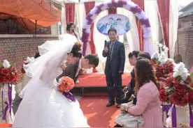 “女大一不是妻，女大三抱金砖”，是什么意思？大一岁不算妻子吗图片