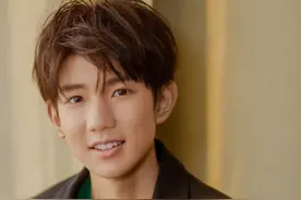 王源与众不同的穿搭方式，很有个性潮流气质图片