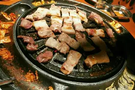 男子一天大便5次确诊肠癌，直言管不住嘴，这3种肉太“害人”图片
