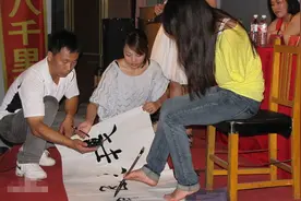 非诚勿扰无臂女孩，台上与小伙牵手成功台下却被甩，如今怎样了？图片