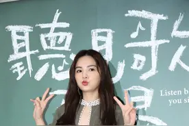 ELLA陈嘉桦，高跟鞋穿得太漂亮了 女人味十足了图片