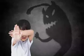 怕黑的孩子在怕什么？原来是想象力在作怪图片