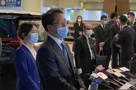 我是如何成功“喊”出问题获得张晓明回答的丨驻港记者手记图片