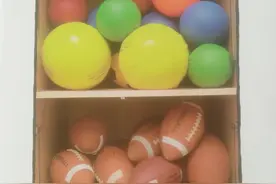 英文有声绘本故事《Play Ball》玩球图片