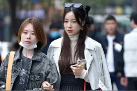 秋天穿裙子丝袜怎么选？试试黑色提花丝袜，保暖瘦腿又洋气图片