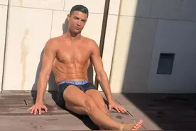 他成为首位在 Instagram 上拥有三亿粉丝的明星图片