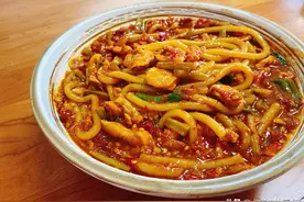 四川人都受不了的炒米粉，香辣暴爽，辣哭迪丽热巴图片